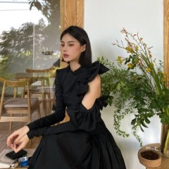 韩米莱法式收腰小心机露背黑色连衣裙女气质显瘦复古中长款裙子春